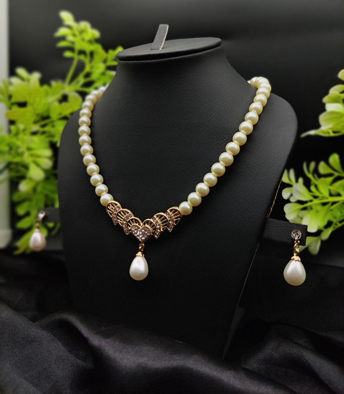 premium Imported Timeless Pearl Elegance Necklace Set with Drop Earrings – Classic Fashion Jewelry